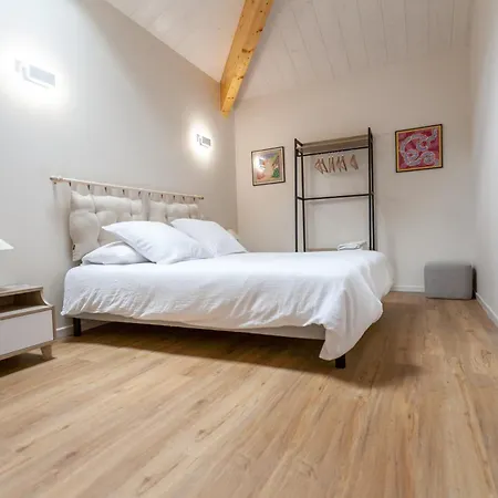 Holiday home Domaine Forestier Darricau Au Bord Du Lac, 12 Min De L'ocean Aureilhan (Landes)